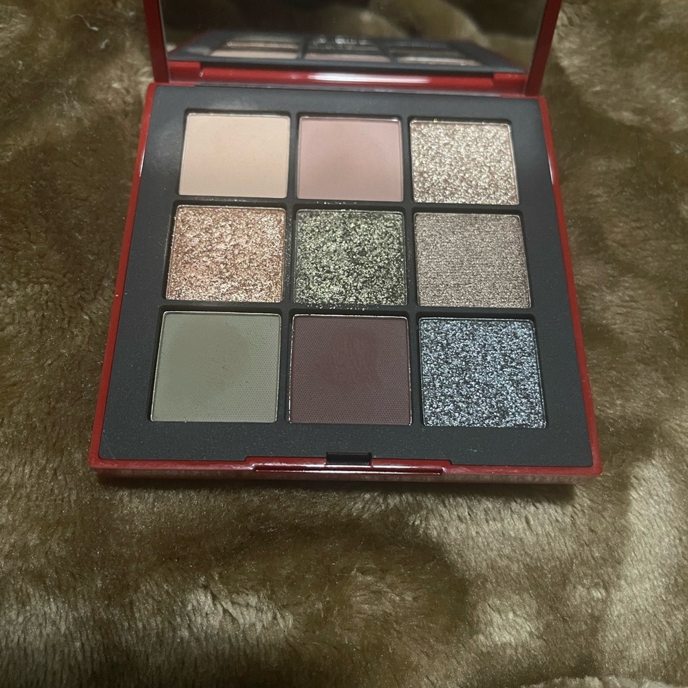 NARS Bold Red Compact - Picture 2 of 2